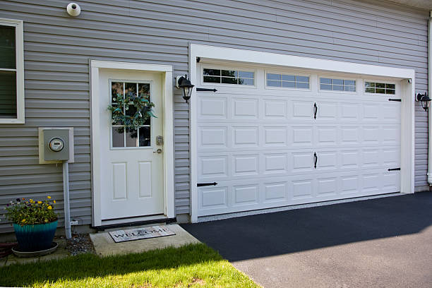 24/7 Emergency Garage Door Panel Replacement experts in Lone Oak, TN